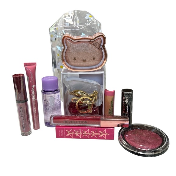 Hello Kitty Makeup Bundle - Picture 3 of 5